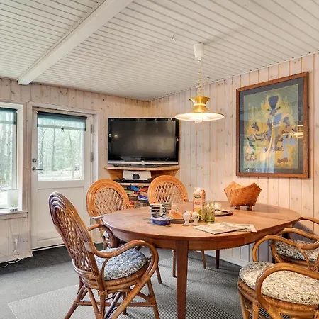 Σπίτι διακοπών 4 Bedroom Lovely In *